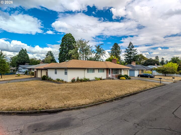 Property Photo:  16005 SE Taggart St  OR 97236 