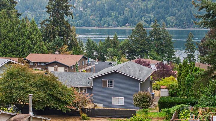 Property Photo:  7067  Navajo Trail NE  WA 98311 