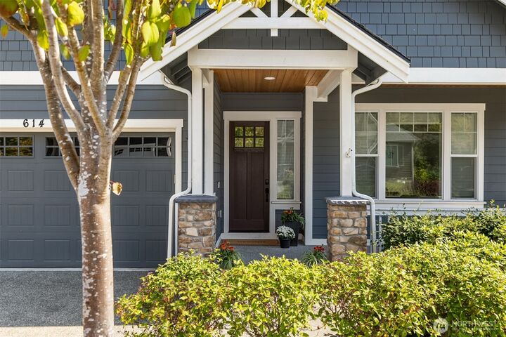 Property Photo: 614 Landmark Court NE WA 98110