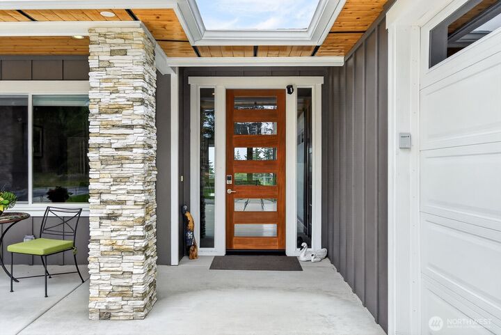 Property Photo: 1409 Village Heights Place WA 98282
