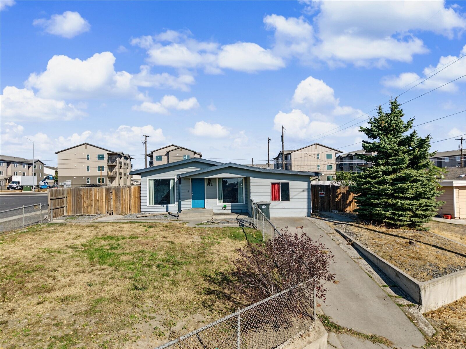 Property Photo: 912 W Loop Drive NE WA 98837
