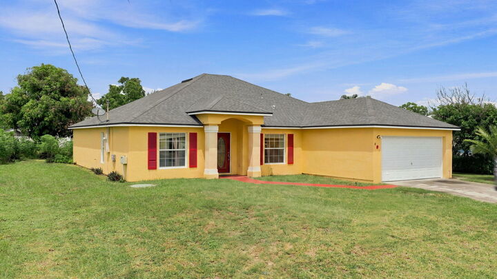 Property Photo:  491 SW Namoit Place  FL 34953 