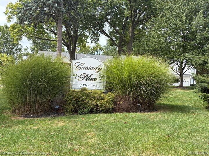 Property Photo:  1708 Cassady Place Drive 25  MI 48170 