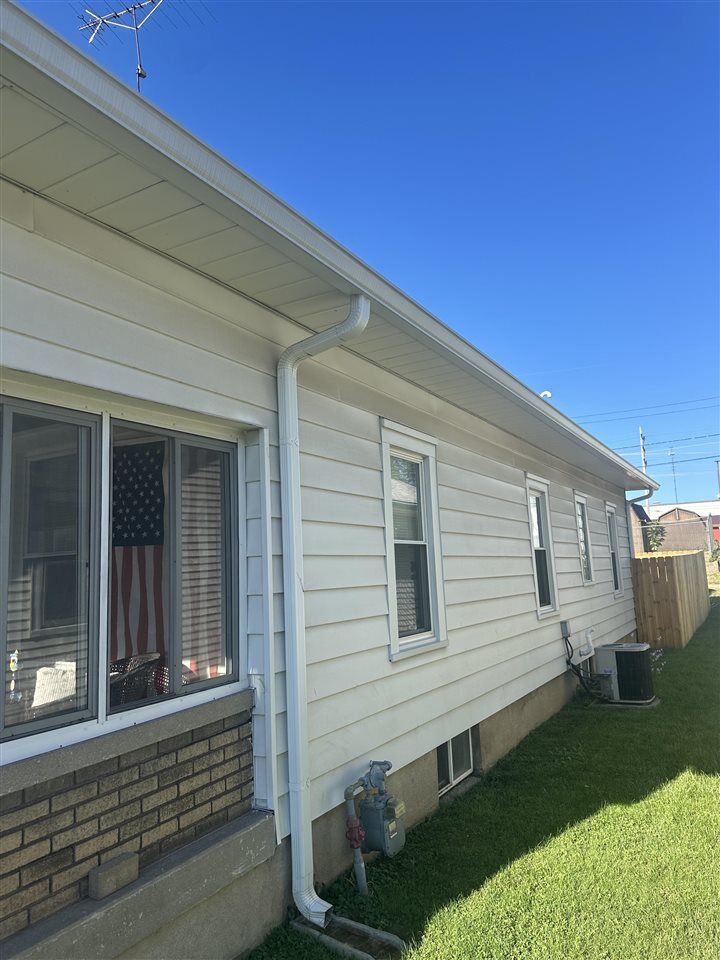 Property Photo:  1803 Boulevard Place  IN 47331 