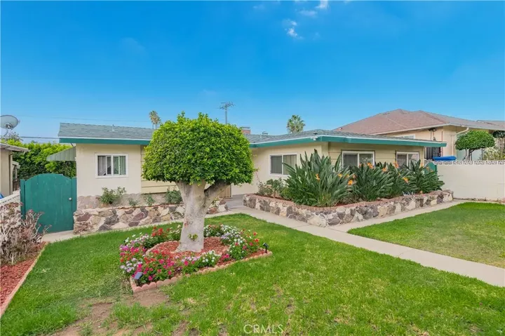 Property Photo: 2915 Via San Delarro CA 90640