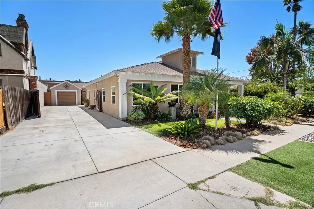 Property Photo: 526 E Maple CA 90245