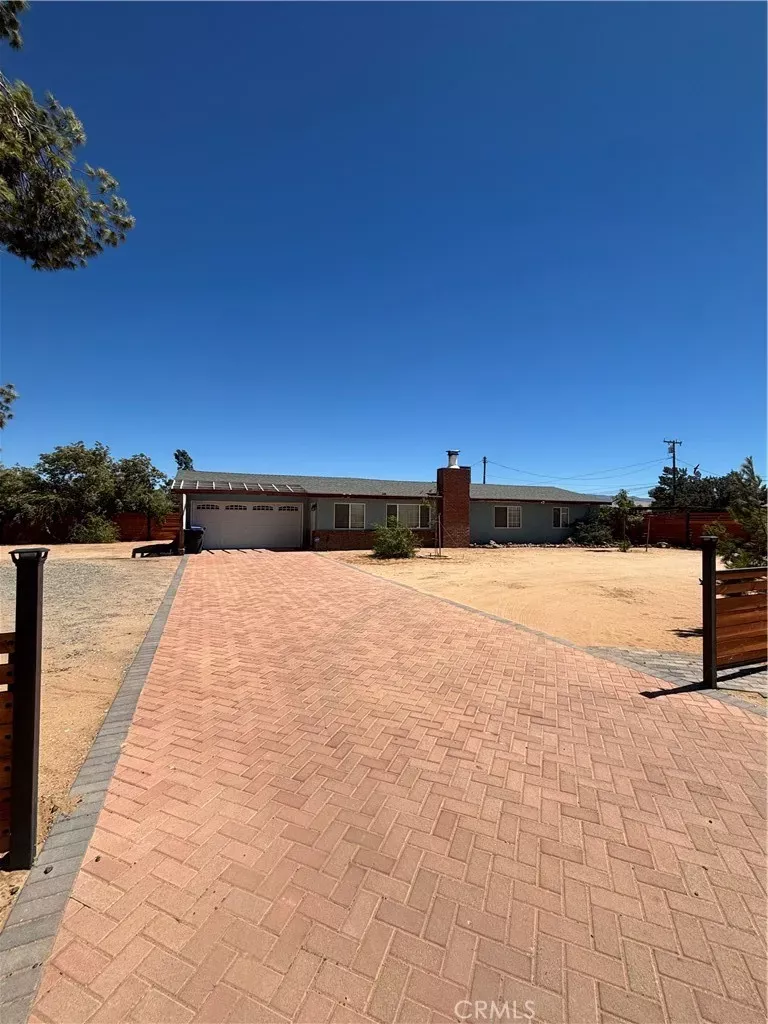 Property Photo: 13861 Osage CA 92307