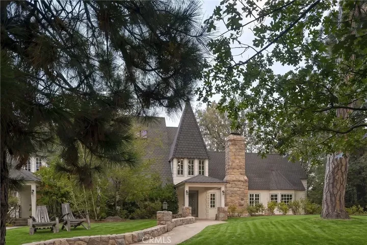 Property Photo: 1079 Sherwood CA 92352
