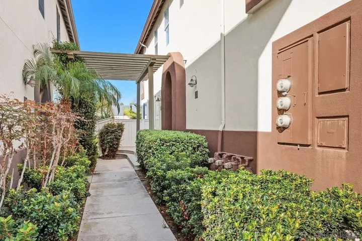 Property Photo:  382 Carmel Creeper Place  CA 92024 