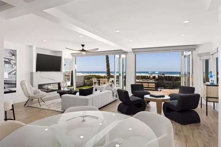Property Photo: 2981 Ocean Front Walk 1 CA 92109