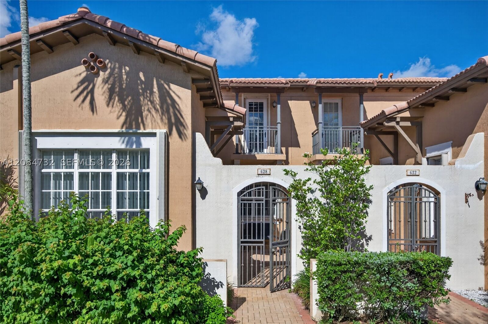 Property Photo: 628 SW 147th Ter FL 33027