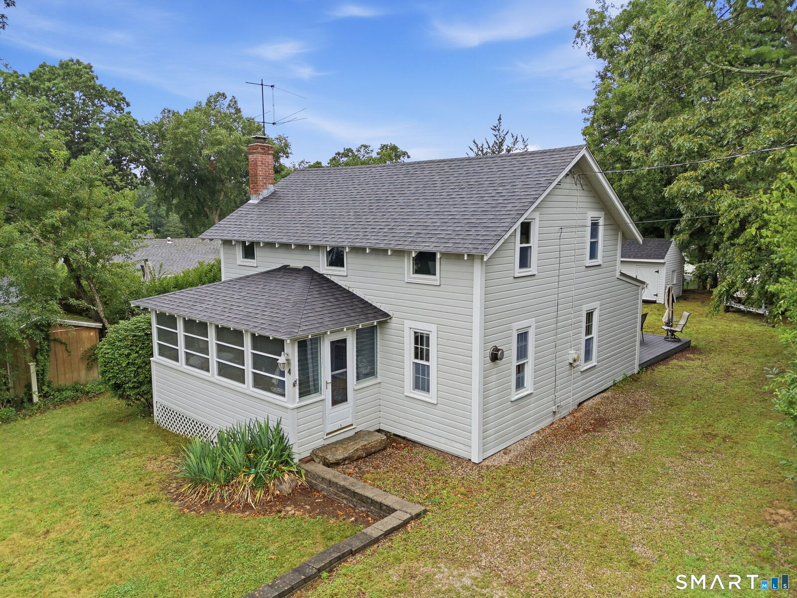 Property Photo:  4 Walnut Road  CT 06371 