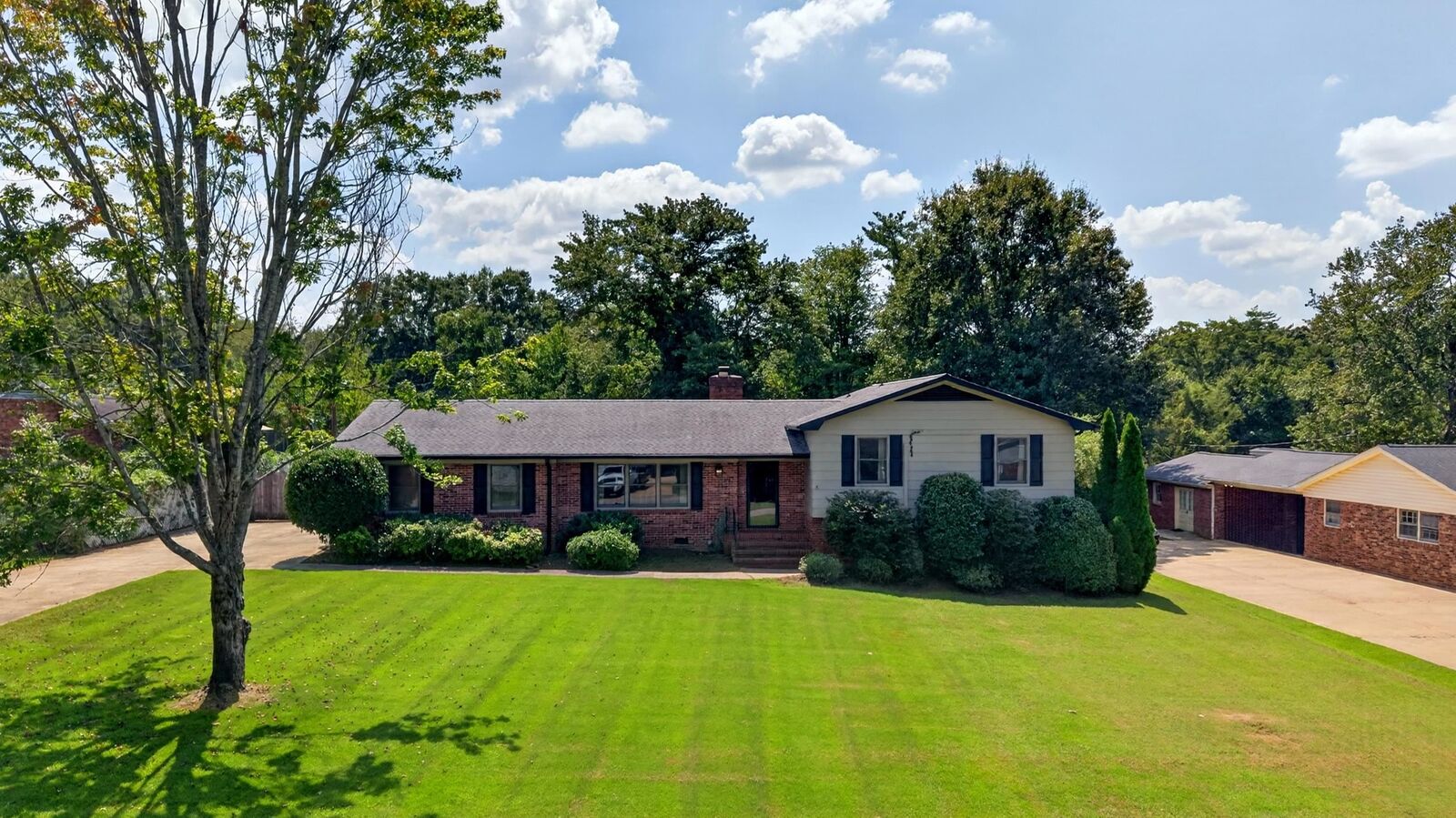 Property Photo: 617 Sharondale Court SC 29303