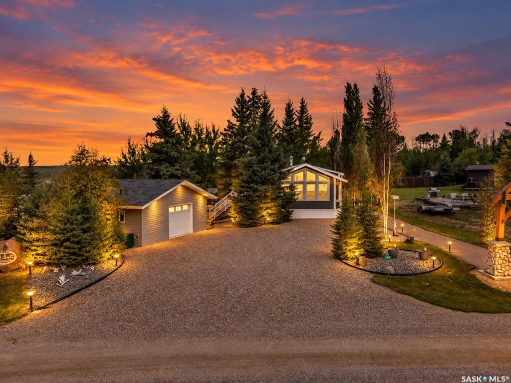 Property Photo:  404 Ash Avenue  SK S0M 1A0 