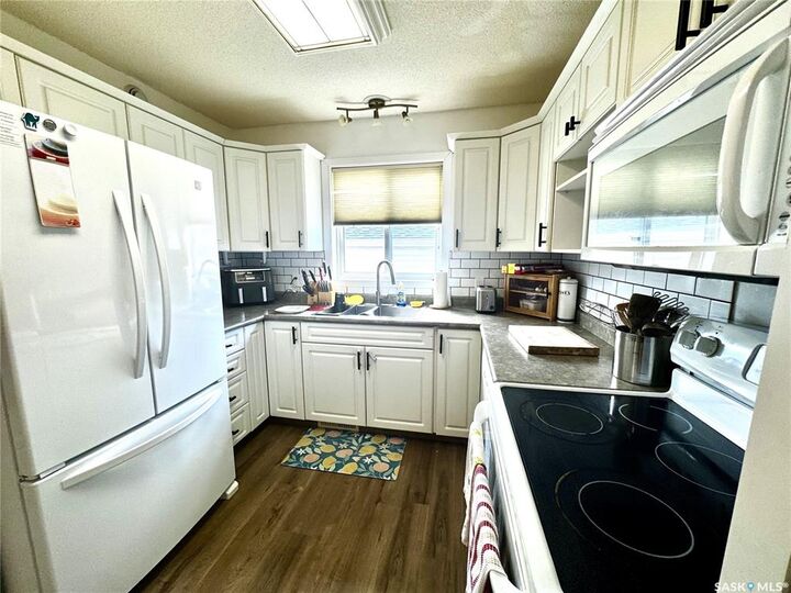 Property Photo:  518 6th Avenue NW  SK S9H 0Y6 