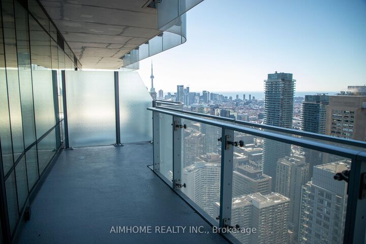 Property Photo:  1 Bloor Street E 4907  ON M4W 1A9 