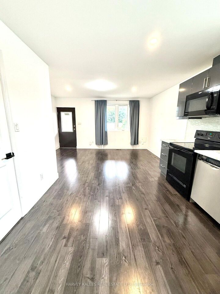 Property Photo:  427 Vaughan Road Unit B  ON M6C 2P1 