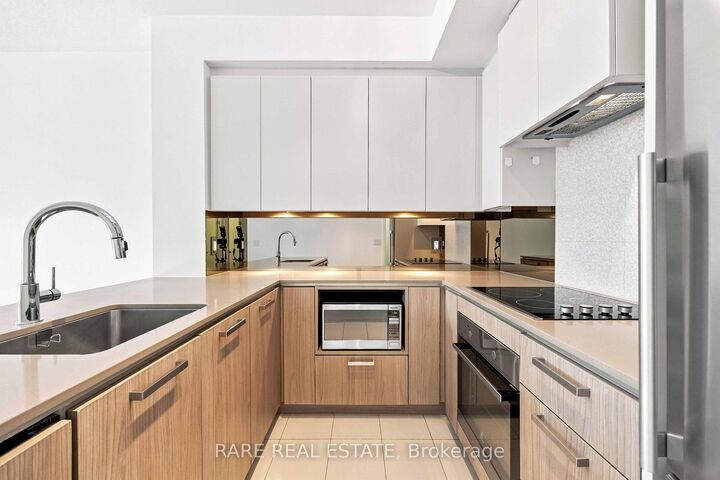 Property Photo:  1830 Bloor Street W 206  ON M6P 0A2 