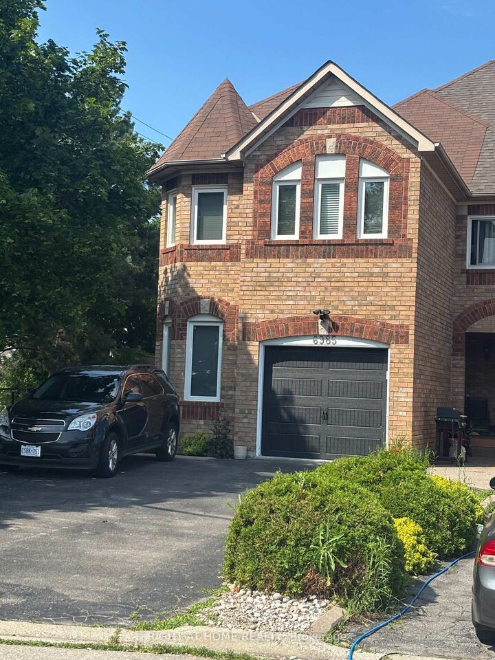 Property Photo:  6985 Dunnview Court  ON L5N 7E4 