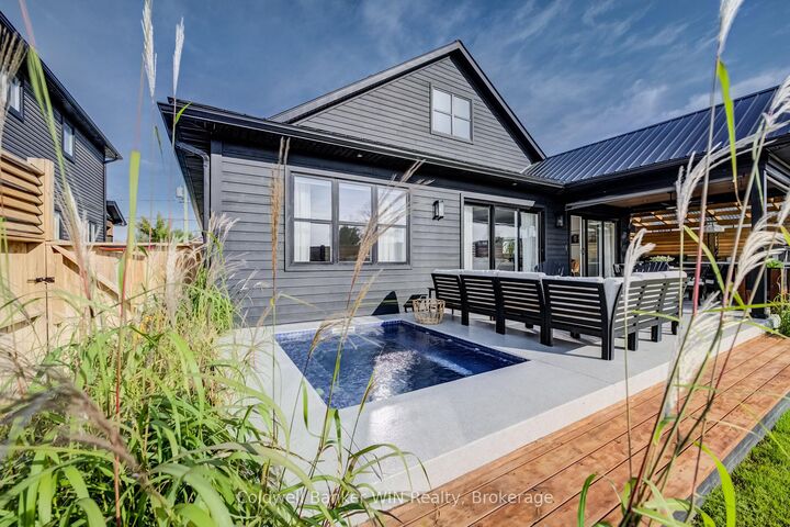 Property Photo:  420 Wellington Street E  ON N0G 2L4 