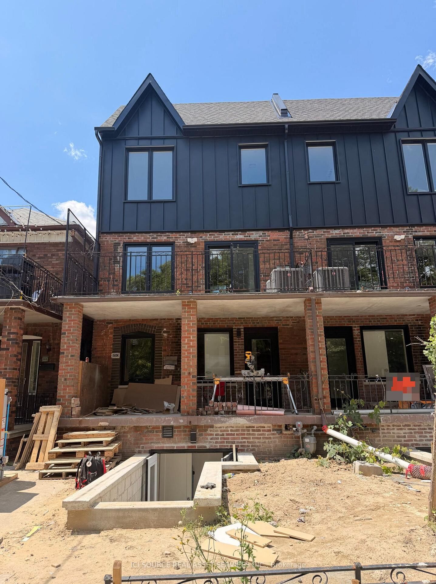 Property Photo:  150 Brunswick Avenue 2  ON M5S 2M2 