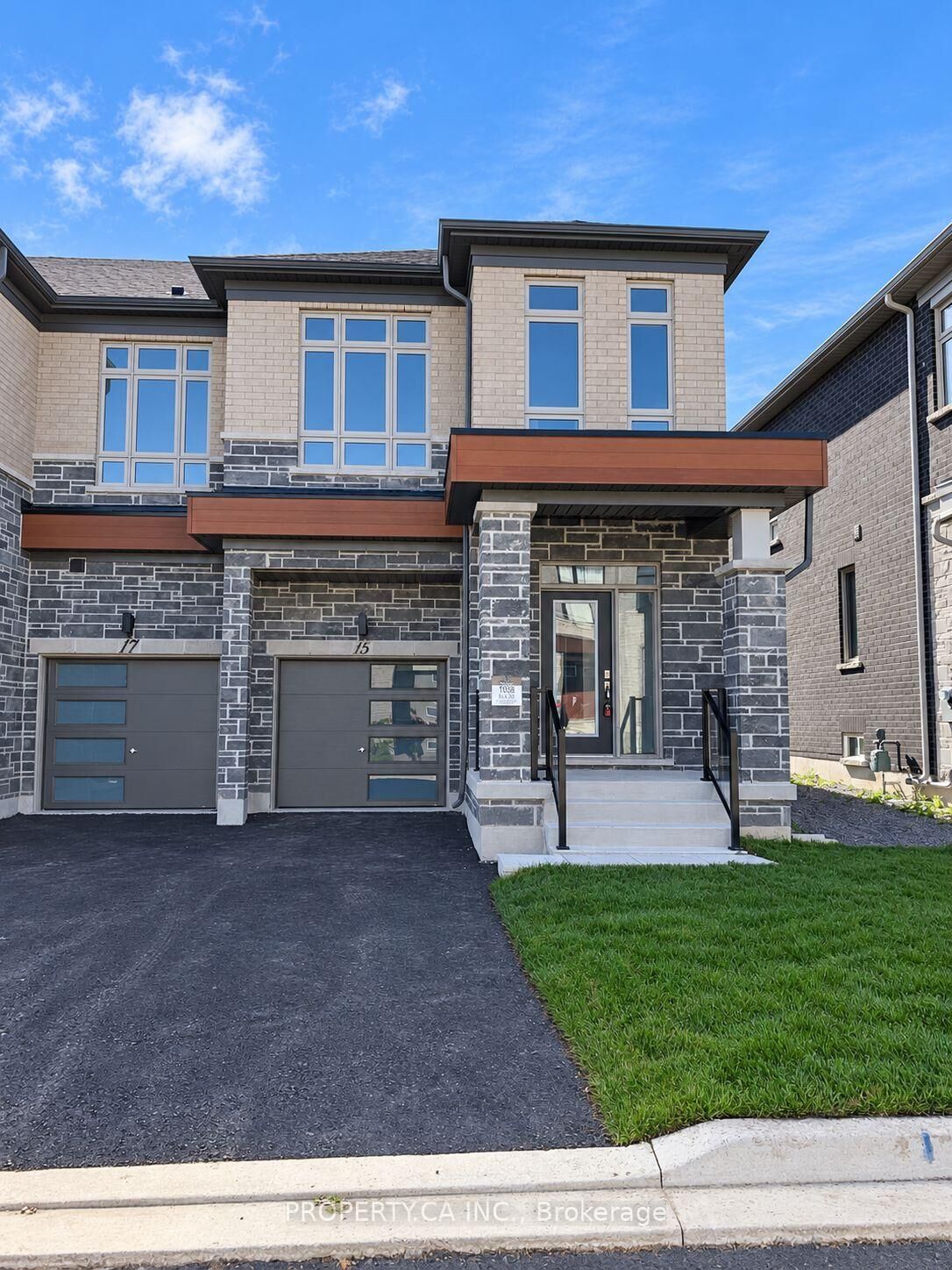 Property Photo:  15 Schmeltzer Crescent  ON L4E 1A2 