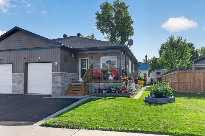 Property Photo:  631 St Lawrence Street  ON K0E 1T0 