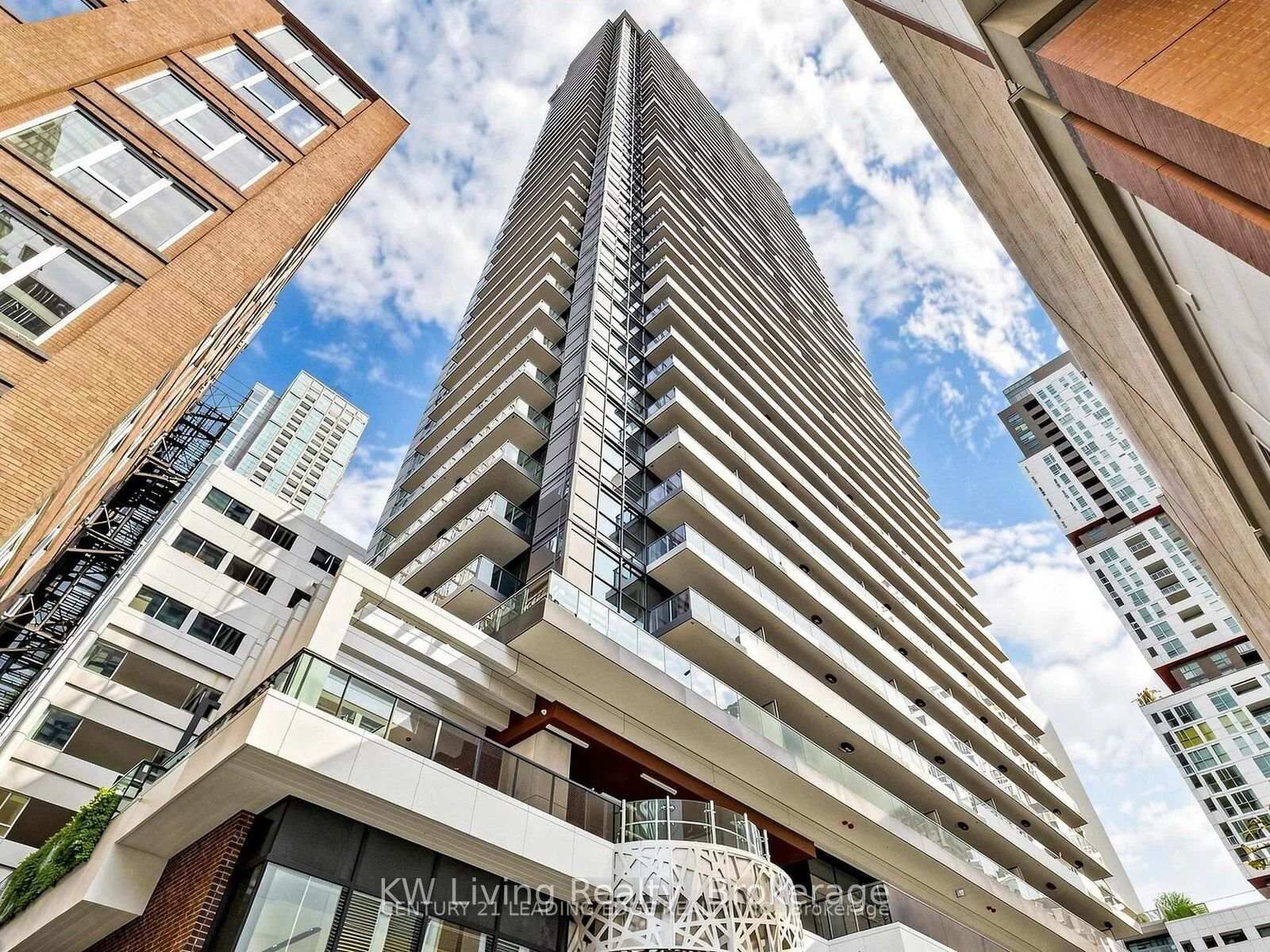 Property Photo:  38 Widmer Street 1905  ON M5V 0P7 