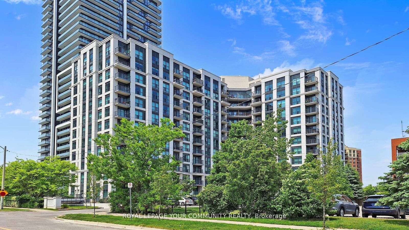 Property Photo:  185 Oneida Crescent 1005  ON L4B 0H4 