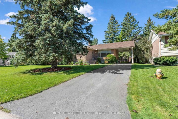 Property Photo: 421 Windward Place ON K7M 4E5