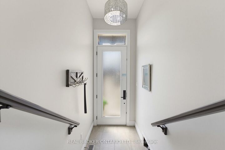 Property Photo:  98 Woodberry Crescent  ON N3B 3L1 