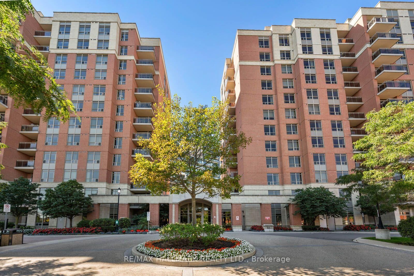 Property Photo:  75 King William Crescent Lph6  ON L4B 0C1 