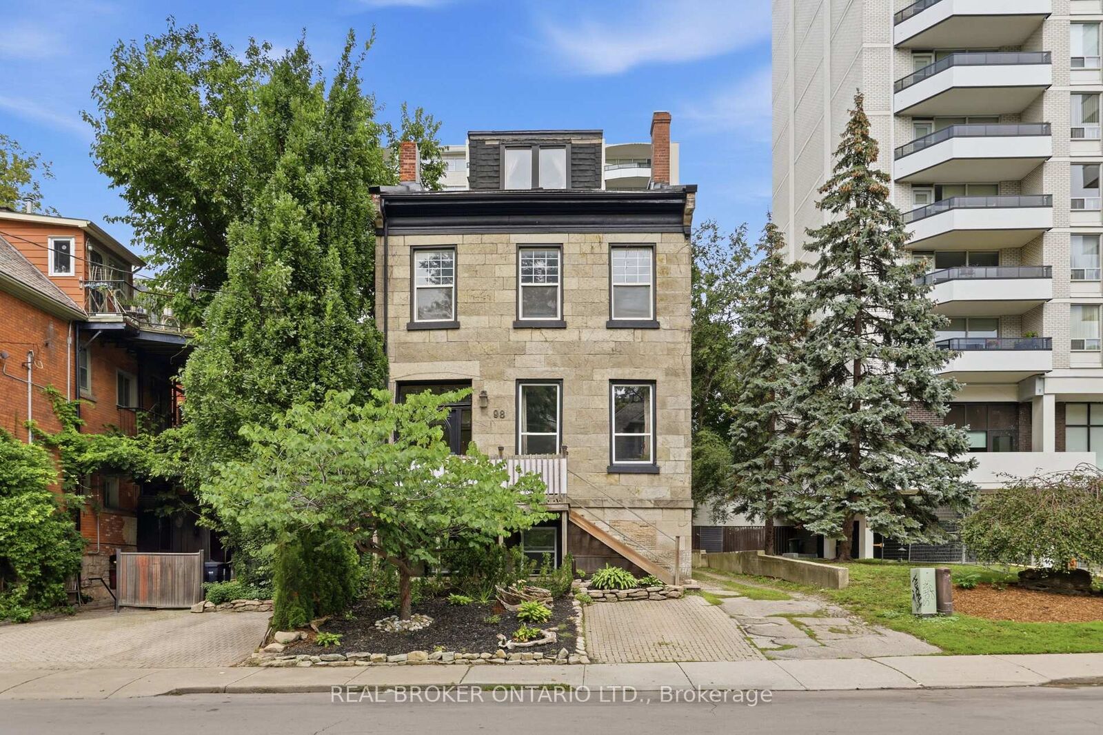 Property Photo:  98 Duke Street  ON L8P 1X5 