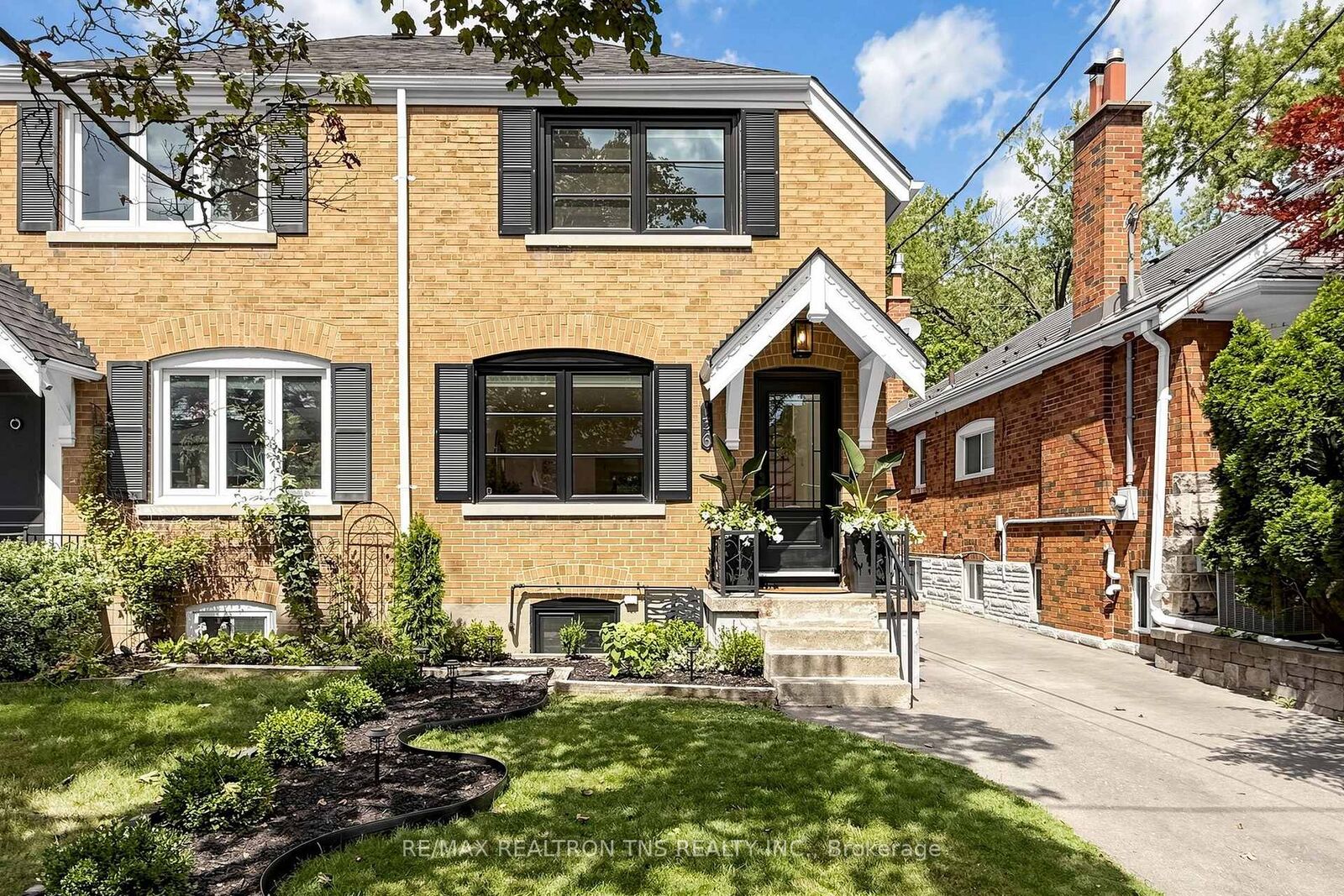 Property Photo:  136 Glenvale Boulevard  ON M4G 2V9 
