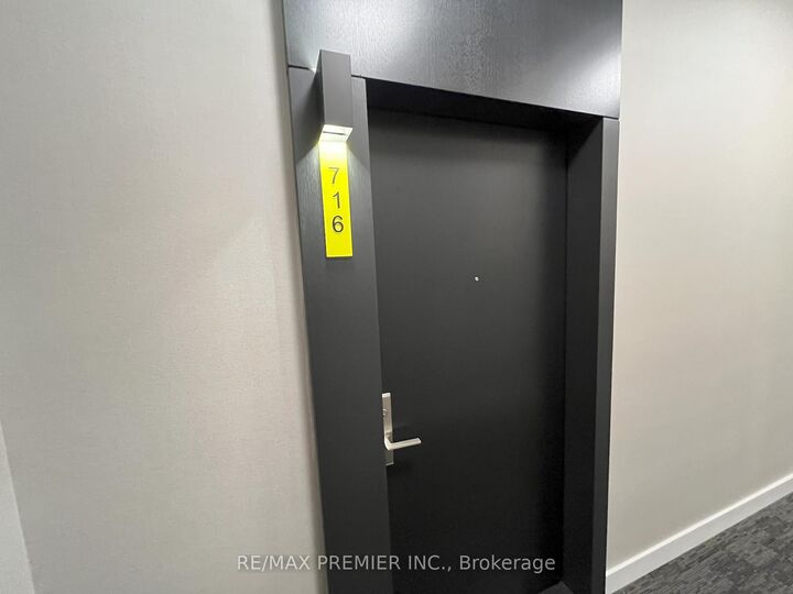 Property Photo:  158 Front Street E 716  ON M5A 1E5 