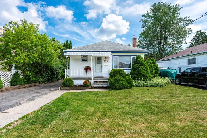 Property Photo:  260 Elmwood Street  ON K7M 2Y8 
