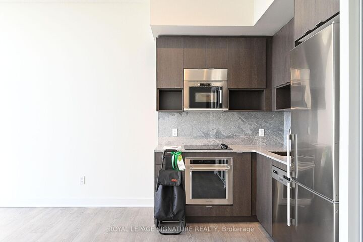 Property Photo:  7 Mabelle Avenue 3203  ON M9A 0C9 
