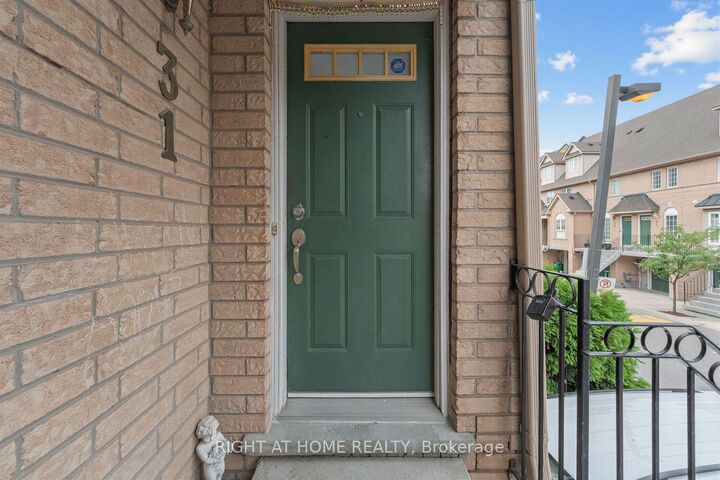 Property Photo: 80 Strathaven Drive 31 ON L5R 3V9