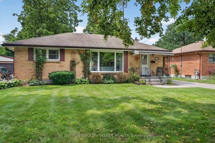 Property Photo:  172 Fairhaven Circle  ON N5W 1E2 