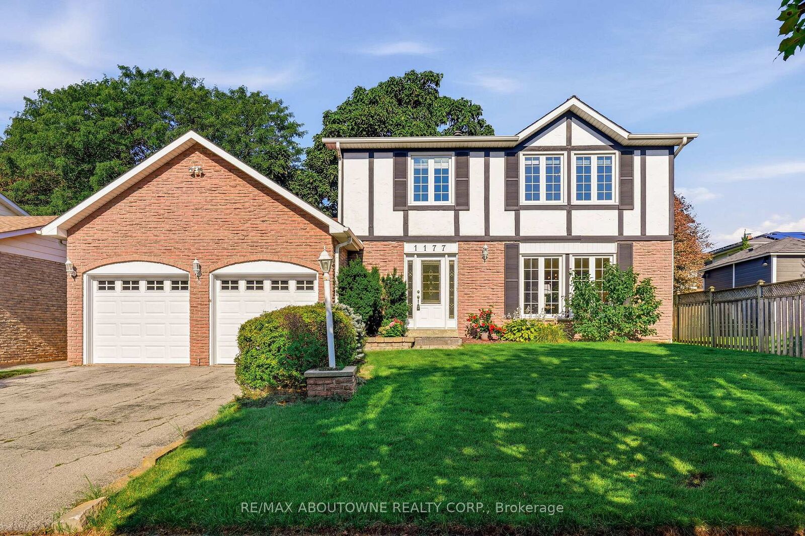 Property Photo:  1177 Grand Boulevard  ON L6H 2V2 