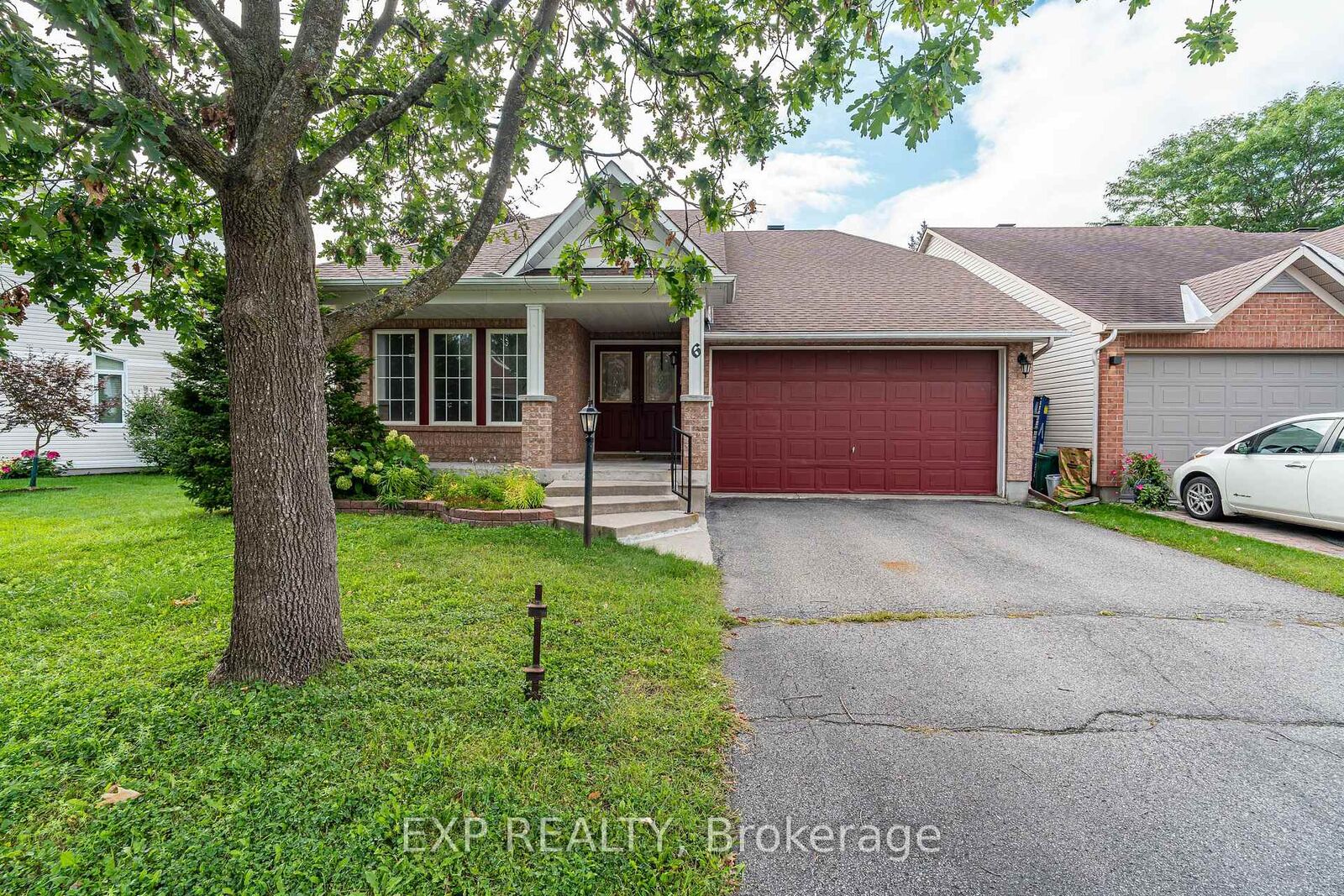 Property Photo: 6 Windchime Crescent ON K2G 6J3