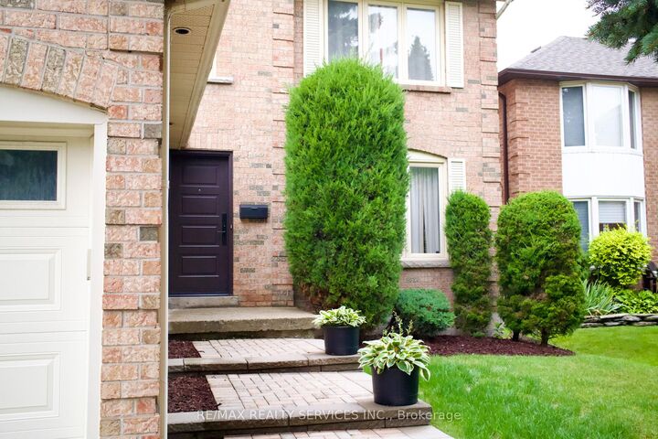 Property Photo:  3975 Seebring Crescent  ON L5L 3Y1 