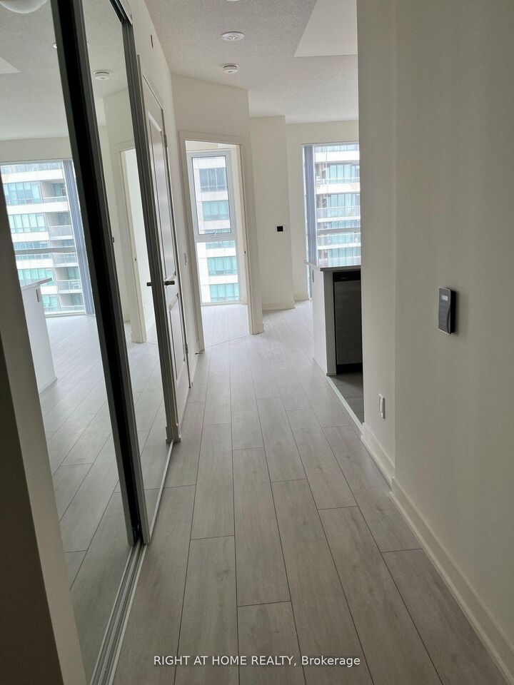 Property Photo:  4955 Yonge Street 2906  ON M3N 0L8 