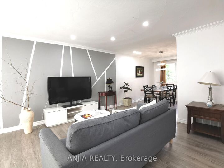 Property Photo:  442 Bonita Court Main  ON L4C 3N1 