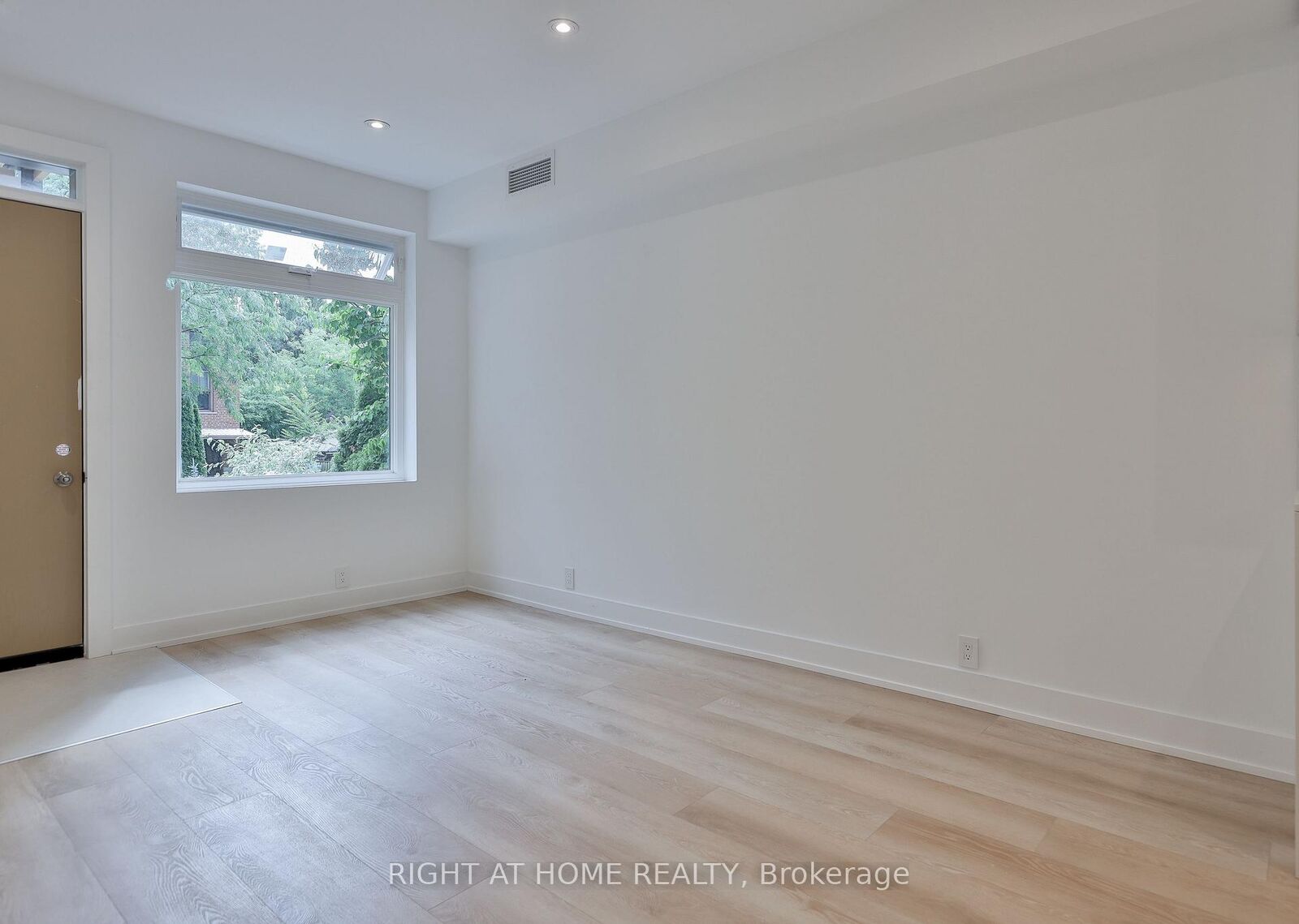 Property Photo:  266 Indian Grove 1-Main Floor  ON M6P 2H5 