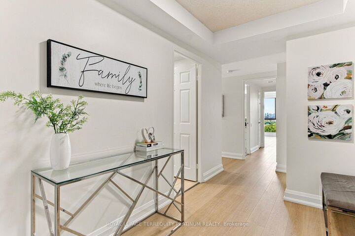 Property Photo:  1 Concorde Place 802  ON M3C 3K6 