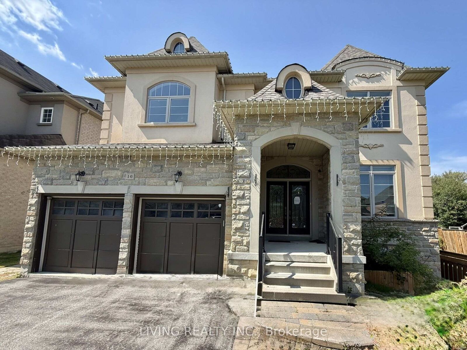 Property Photo:  16 Westlea Avenue  ON L4E 0H7 