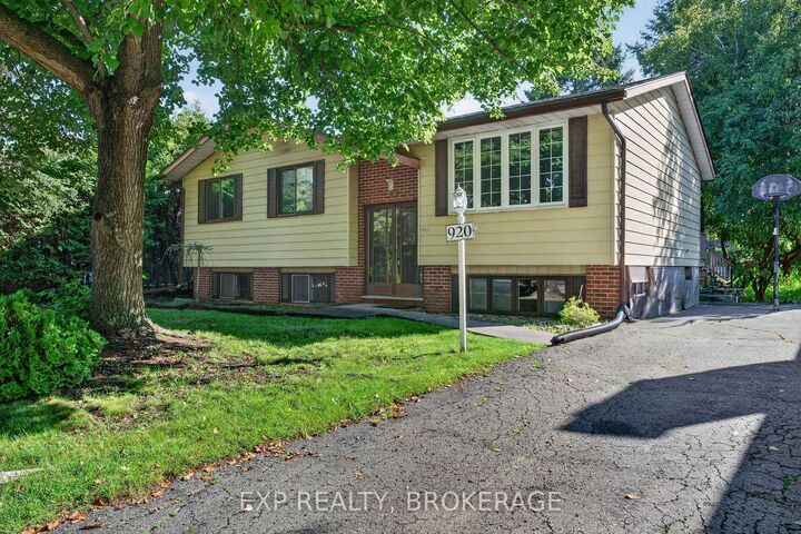 Property Photo:  920 Safari Drive  ON K7M 6X5 