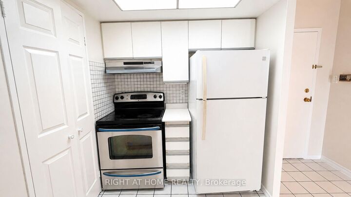 Property Photo:  265 Enfield Place 511  ON L5B 3Y6 