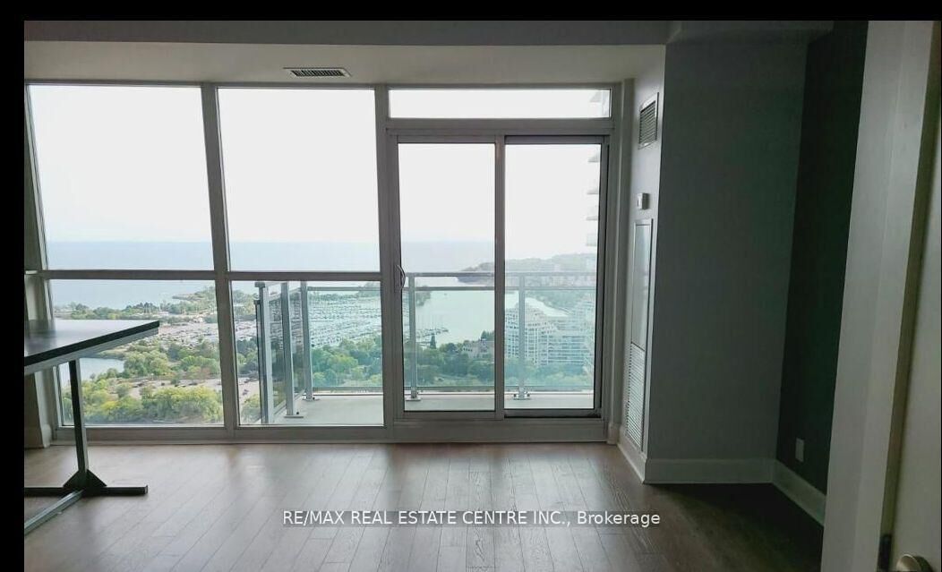 Property Photo:  33 Shore Breeze Drive 3011  ON M8V 0G1 